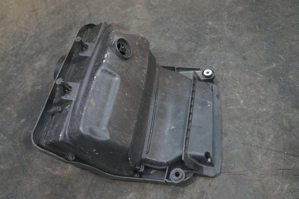 Caixa de filtro limpador de ar direito KY63-52080-AA Aston Martin Vantage AM6 2019 *Nota* - Imagem 4 de 4