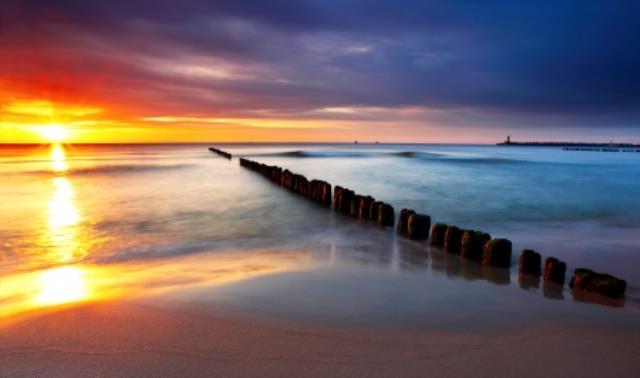 Wandbild Ostsee am schönen Sonnenaufgang in Polen Beach. (17613132)