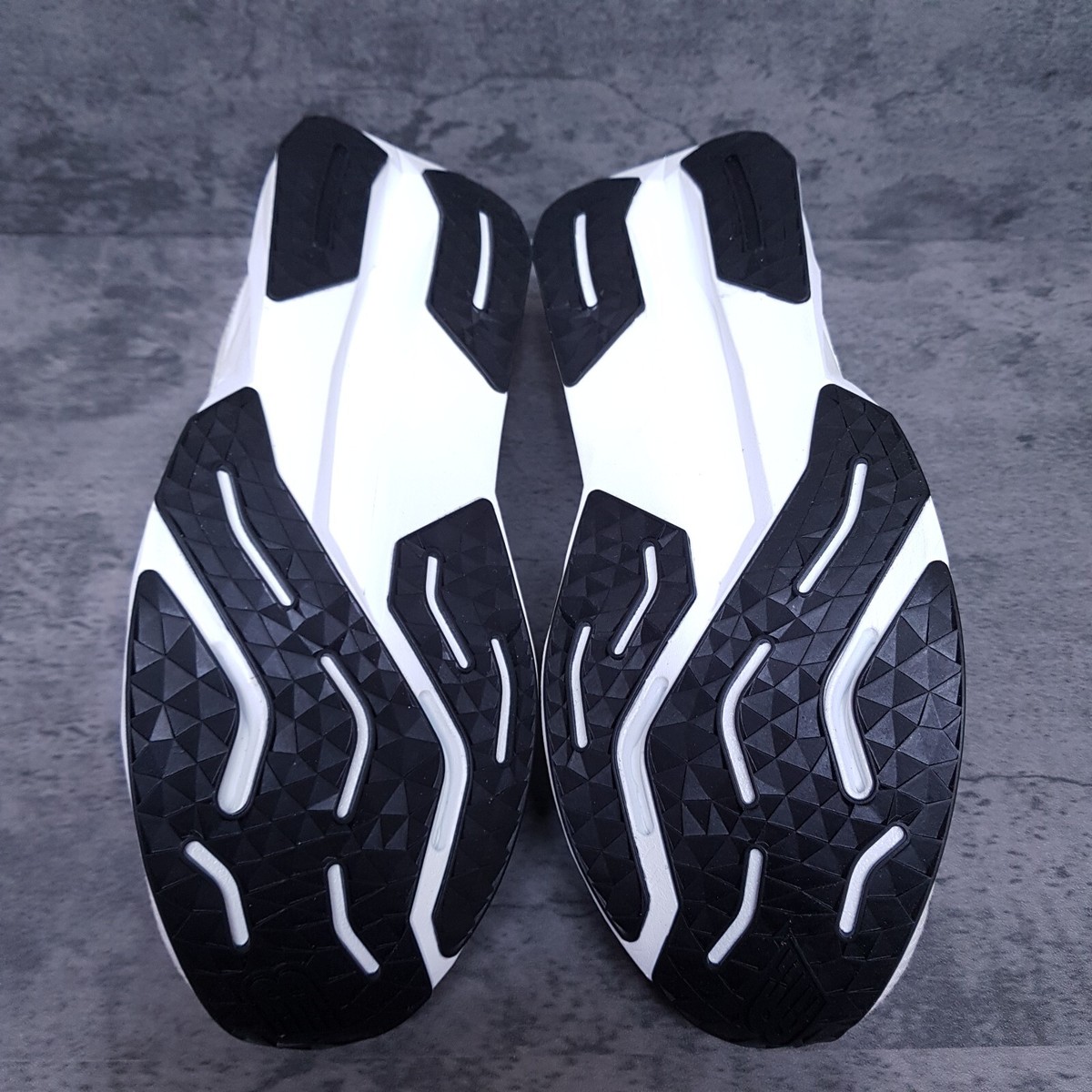 NEW BALANCE FuelCell Propel V5 Running Shoes Mens 10.5 Triple White Silver Black NEW BALANCE FuelCell Propel V5 Running Shoes Mens 10.5  main image 2