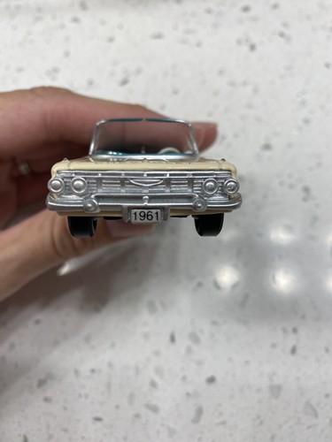 Hallmark Ornament 1961 Chevrolet Impala # 16 in der Serie datiert 2006 - Bild 5 von 6