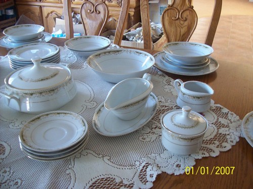 Queen Anne Signature Collection Vtg Porcelain China Grouping 43 Piece Grouping - Picture 11 of 12