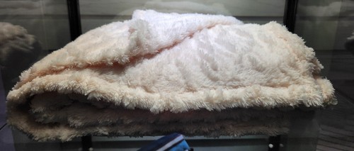 Moderne Elegance Sherpa Throw Blanket Cream-Colored Contemporary Pattern NEW - Picture 12 of 15