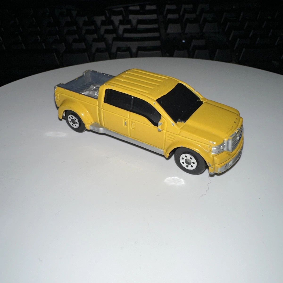 Maisto Ford Mighty F 350 diecast plastic truck 1 64 scale Yellow