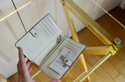 Kate Spade KJ058 NYC Big Apple Medium Wallet - Picture 5 of 9