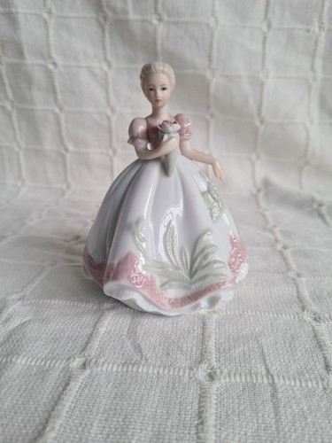 SBL - Regal House Collection - Lady With Pink Rose - Figurine Collectable - Picture 1 of 6