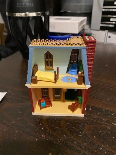 Hallmark Keepsake Ornament 1999 16th in Nostalgic Houses - House on Holly Lane - Picture 3 of 7