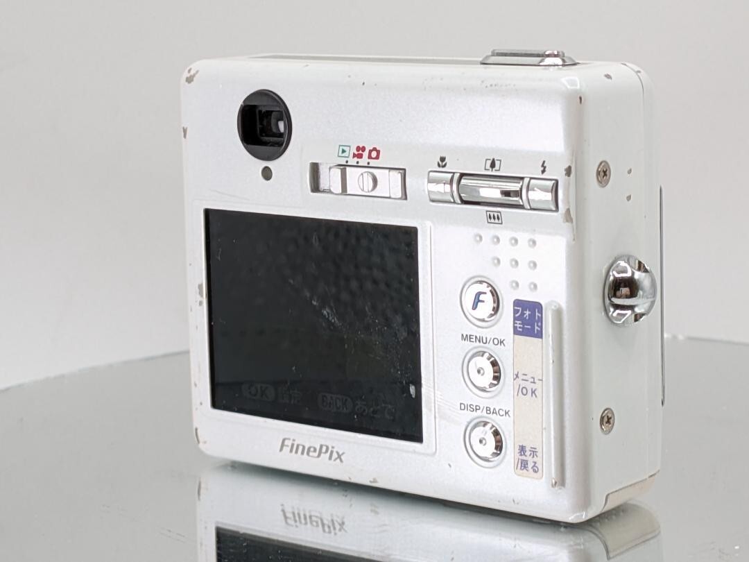 FUJIFILM FinePix F440 White Digital Compact Camera4.1MP FUJIFILM FinePix F440 White Digital Compact Camera4.1MP