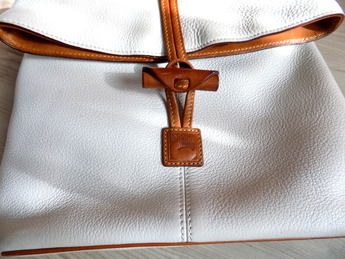 DOONEY & BOURKE Borsa a tracolla vintage in pelle bianca con ciottoli (M) - Foto 14 di 14