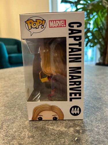 Funko POP! Vinyl Captain Marvel with Lunchbox 444 Glow in the Dark - Bild 2 von 6