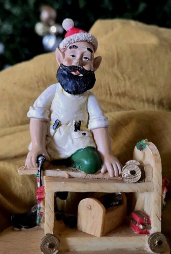 Santa’s Helpers Wood Toy Maker Limited Edition Christmas Figurine Black Beard - Picture 4 of 10