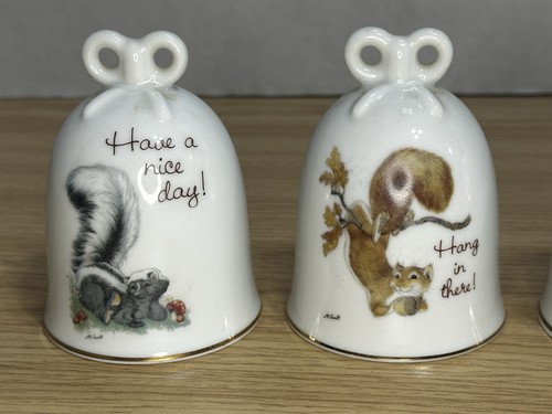 4 campanas de porcelana genuinas (3 Cloverleaf Lane de Linda K. Powell; 1 Holly Hobbie) - Imagen 2 de 7