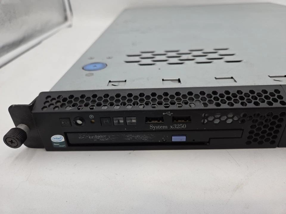 IBM System x3250 Server Quad Core Xeon 3040 1.86GHz 1GB Ram, 2x 160gb Hdd - Image 2 of 4
