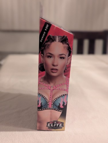 Figura de acción LOLA VICE WWE Elite Series 120 Mattel 2025 EN MANO juguete de lucha libre - Imagen 2 de 6