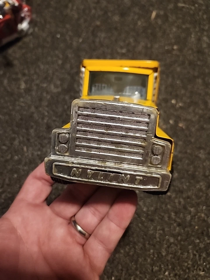 "Camión de volteo vintage de metal NYLINT amarillo 8"" hecho en Corea - buen estado"  Foto 4 de 4