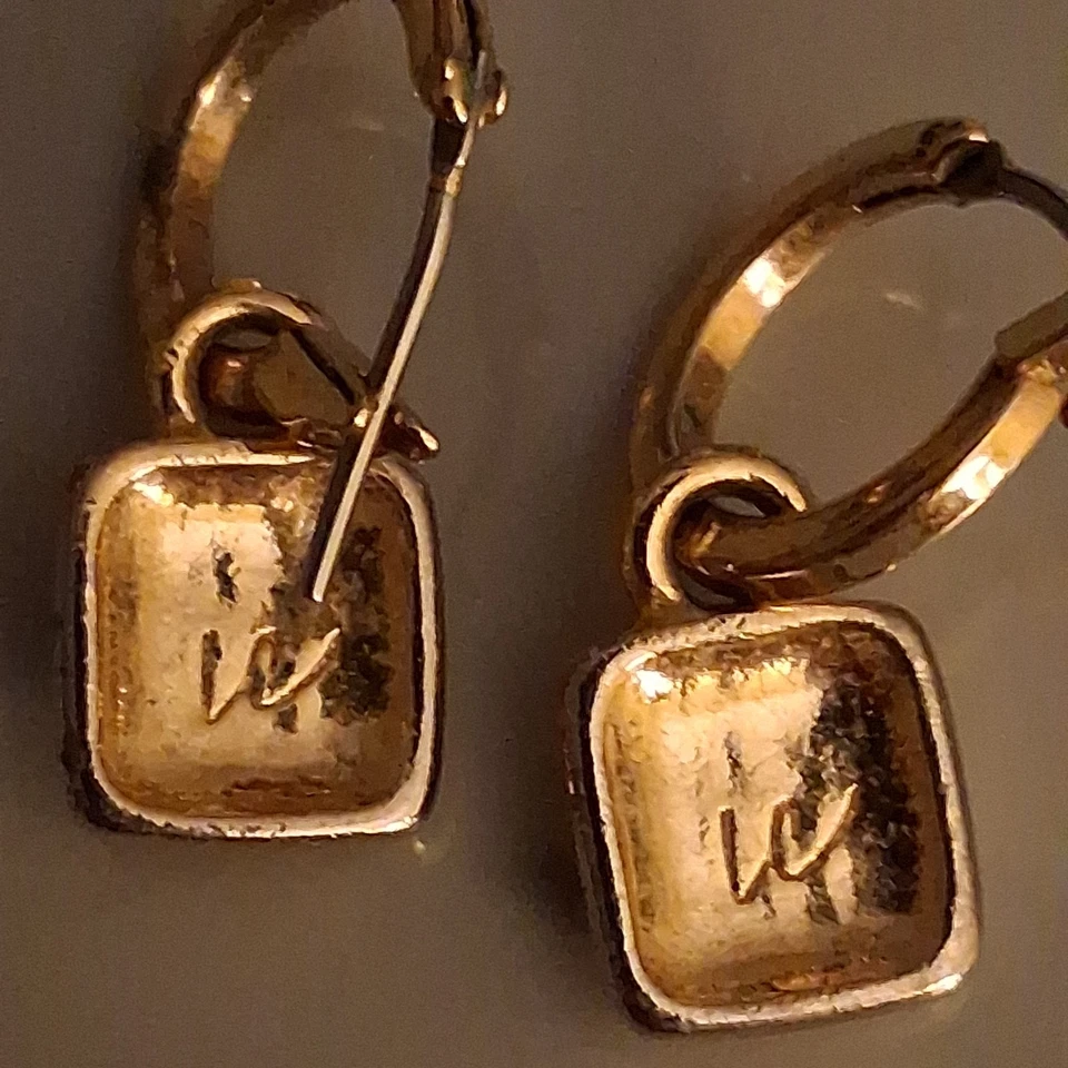 Pendientes perforados LC Lauren Conrad tono dorado piedra verde colgantes Foto 3 de 3