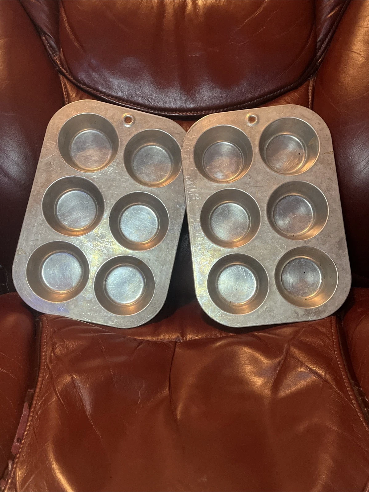 (2) Vintage Worthmore Aluminum 6 Cup Muffin Tin Cupcake Baking Pans
Opens in a new window or tab