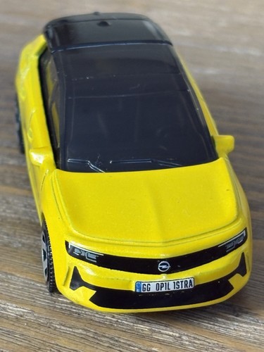 Matchbox 2022 OPEL ASTRA Yellow 1:64 Diecast VGC - Picture 3 of 6