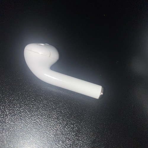 AirPods Case With One AirPod And One Right AirPod Pro and iPhone charger - Zdjęcie 4 z 14