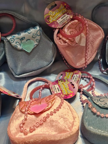 OLD EAST MAIN SET MIT SIEBEN KINDER PLÜSCH HANDTASCHEN MIT ACCS ARMBAND & HALSKETTE - Bild 15 von 17