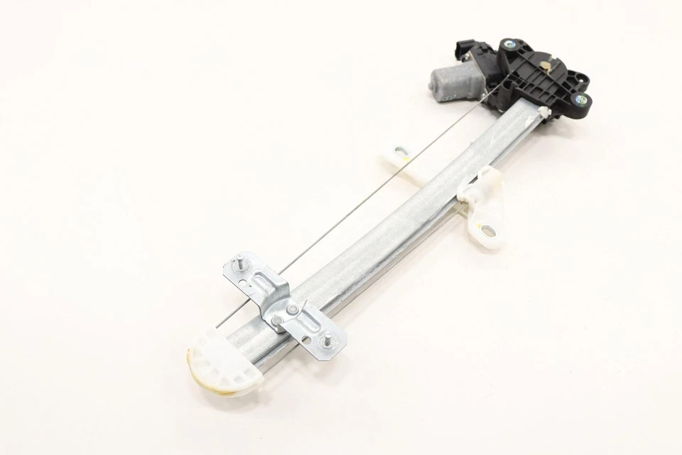 Honda Accord 2018-2022 regulador de ventana de puerta trasera izquierda con motor OEM Foto 2 de 4