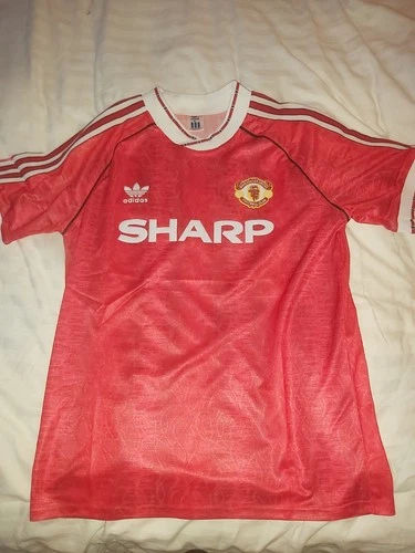 Manchester United Retro Football Shirt XL. New With Tags And Bag