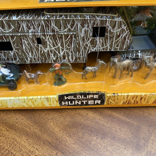 MIB New-Ray Wildlife Hunter Sattelkupplung mit Camo Camper & Hirsch Set Maßstab 1:32 - Bild 3 von 8