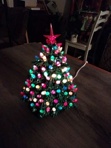 Vintage Keramik grün Weihnachtsbaum beflockt 10 Zoll bunte Lichter mit Sockel - Bild 5 von 8