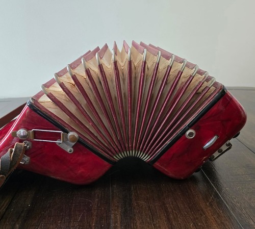 Vintage Paolo Soprani Accordion Red 25 Key 24 Bass w/ Case & Straps – Italy - Picture 9 of 16