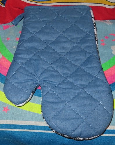 NEW WITH TAG STAR WARS DISNEY ONE (1) A NEW HOPE OVEN MITT - Picture 2 of 2