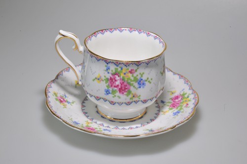 Juego de platillos taza de té café punto de cruz Royal Albert de colección SR1 - Imagen 4 de 14