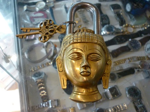 DESIGNER BRASS BUDDHA SHAPED DECORATIVE PAD LOCK AND KEYS - Picture 1 of 9