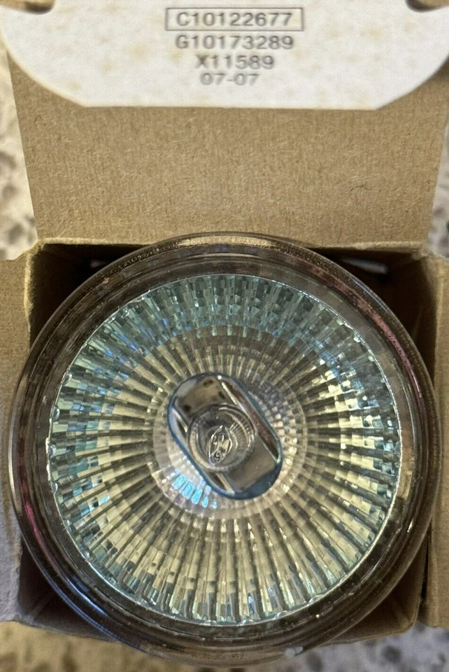 Sylvania 50-Watt / 12-Volt Old Style MR16 Capsylite Floodlight with GU 5.3 Base - Image 2 of 2