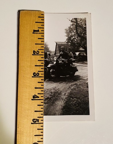 VTG Original Snapshot Photo of Man and Couple with Motorcycles Old Car Barn - Picture 6 of 7