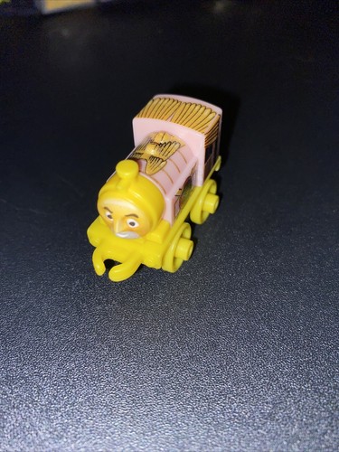 THOMAS & FRIENDS Minis Train Engine 2016 DC Victor as Hawkman EUC - Picture 2 of 9
