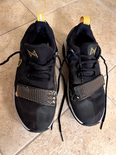 Nike PG 1 GS (Paul George) Negro/Oro Universitario Gris Lobo 880304-006 Talla 7Y - Imagen 7 de 8