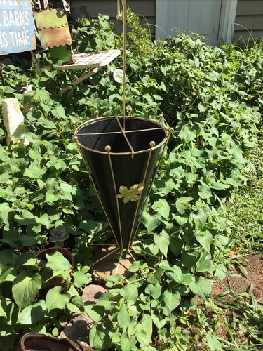 Soporte para paraguas de metal MCM de colección ~ negro/dorado~ con hoja ~ retro~forma de cono - Imagen 4 de 24