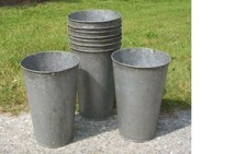 12 BONITOS CUBOS DE SAVIA DE JARABE DE ARCE GALVANIZADOS ANTIGUOS CÓNICOS de colección