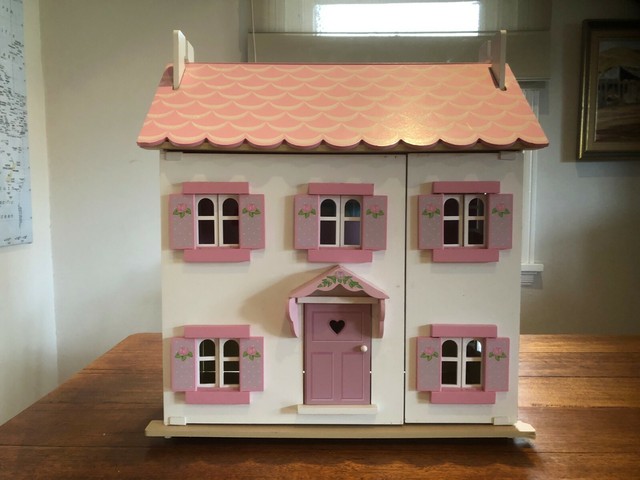 sophie's doll house