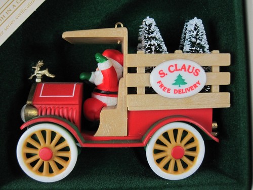 1984 Hallmark Keepsake Ornament "Santa's Deliveries" #6 in the Series NIB - Picture 2 of 4