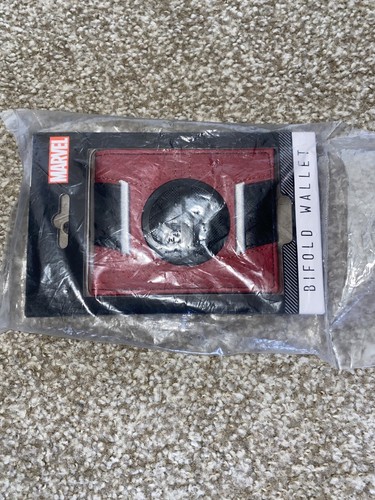 Deadpool Costume Distintivo Nero Uomo Portafoglio Bi-Fold Rosso BioWorld MW6QMLMVU00PP00 - Foto 1 di 3