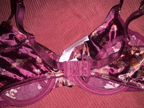 Sujetador con aros cobertura completa satinado segunda piel Victoria’s Secret de colección talla 34C - Imagen 4 de 5