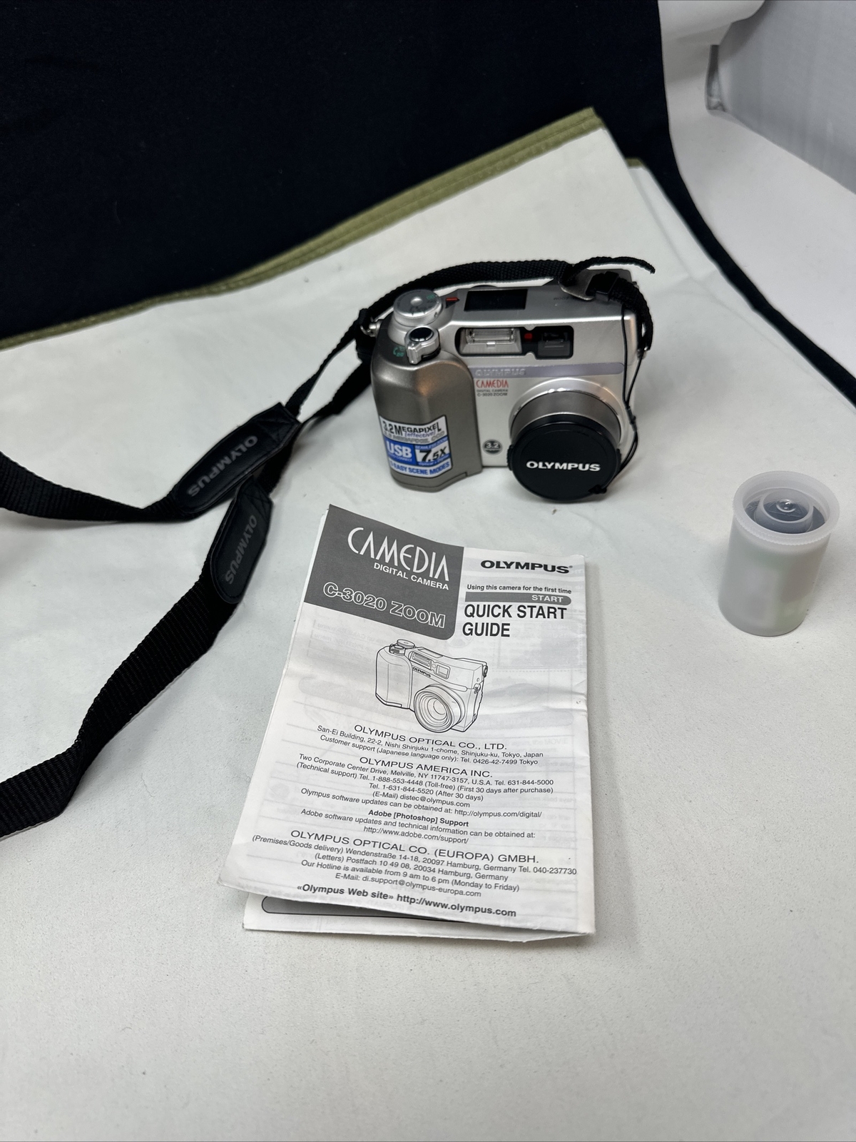 Olympus C3020 Zoom 3.2MP Digital Camera Metallic Silver, Excellent