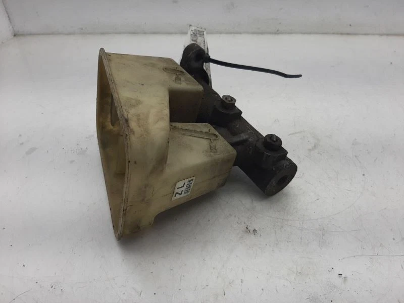 Cilindro maestro de freno 96-02 Chevrolet Astro 18047594 Foto 2 de 4