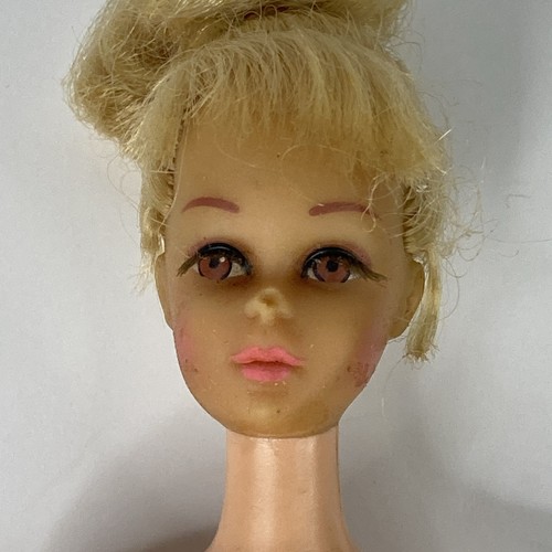 Muñeca Barbie Francie Rubia Twist N Turn TNT De Colección con Maquillaje DAÑADA - Imagen 2 de 10