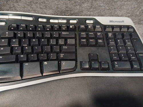 Microsoft Natural Bezprzewodowa ergonomiczna klawiatura 7000 z kluczem sprzętowym USB - Zdjęcie 4 z 20