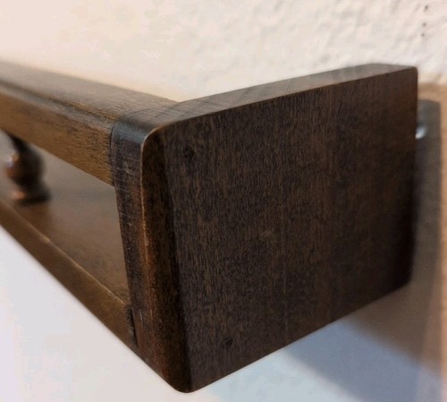 Estante de madera Homco de 24" de colección, riel de husillo delantero y ranura de placa, 2 formas de colgar - Imagen 7 de 17