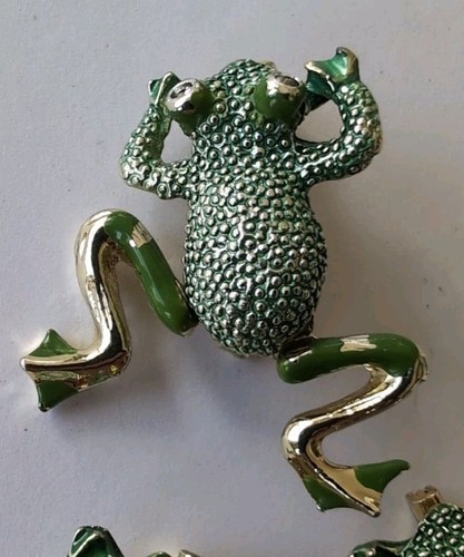 THREE ENAMEL PAINTED ARTICULATED FROG PIN BROOCH MOVEABLE LEGS - Picture 4 of 8