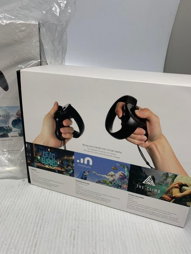 New Oculus Rift Touch Virtual Reality System With Touch Controllers - Picture 2 of 5