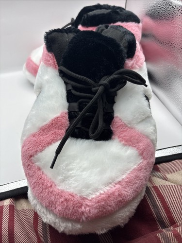 Nike Warm Unisex One Size Pink und Schwarz Air Jordan Sneaker NEU - Bild 3 von 6