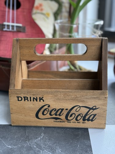 Coca-Cola Getränkenträger aus Holz Vintage Style. 8”x7.5”